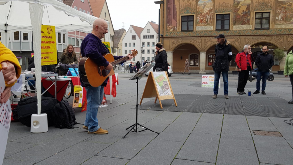 Weltklimatag 12.11.2022  Ulm, Hans-und Sophie-Scholl-Platz , Aktion der Umweltgewerkschaft Gruppe Ulm