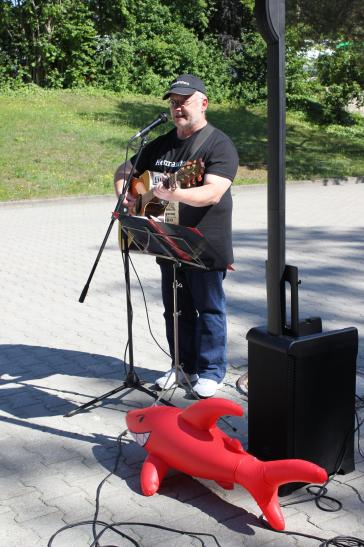 Me supporting the warning strikers of the IG BAU-Union (Schelklingen, "Heidelberg Zement")